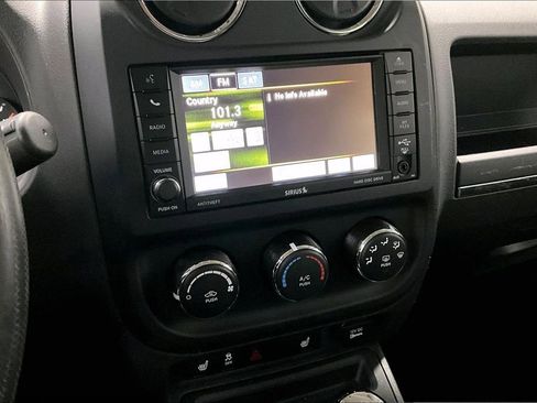 Used 2017 Jeep Patriot High Altitude FWD image 10