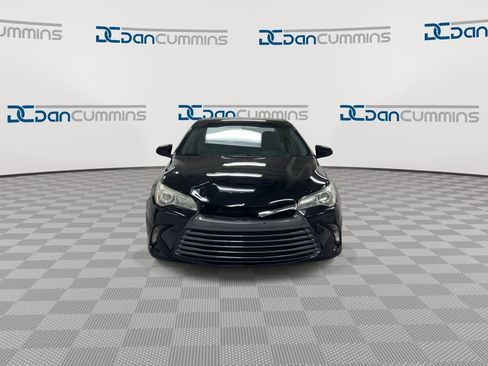 Used 2016 Toyota Camry LE image 3