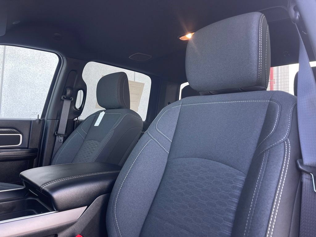 New 2027 RAM 3500 Big Horn AWD/4WD image 10