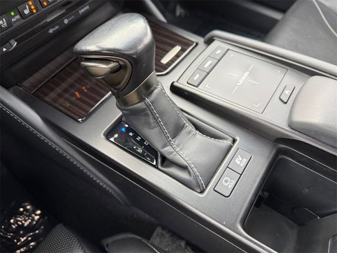 Used 2019 Lexus ES 300h w/ Luxury Package image 27