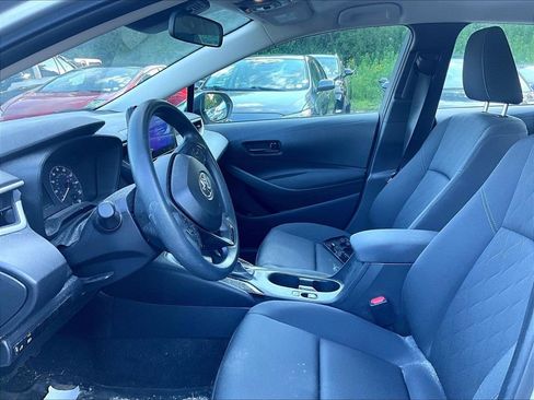 Used 2025 Toyota Corolla LE FWD image 4