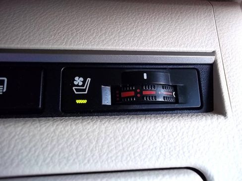 Used 2013 Lexus ES 350 w/ Luxury Pkg FWD image 27