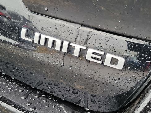 Used 2024 Jeep Grand Cherokee Limited image 8