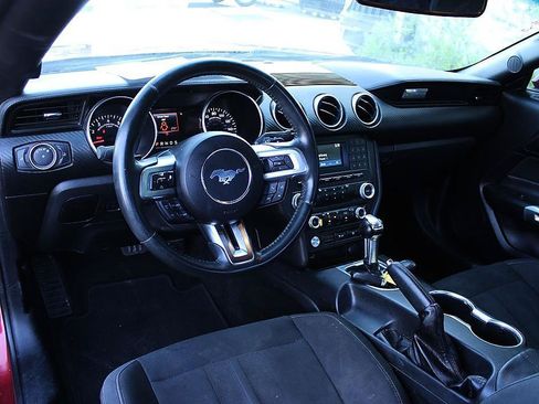 Used 2018 Ford Mustang Coupe RWD image 7