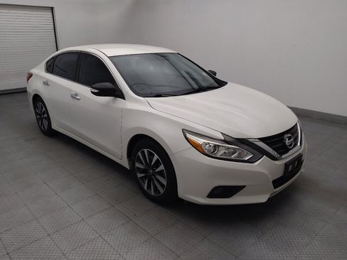 Used 2016 Nissan Altima 2.5 SL w/ Interior Lighting Package FWD image 11