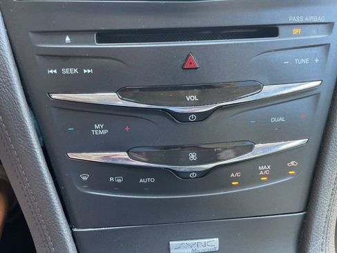 Used 2014 Lincoln MKT FWD image 38