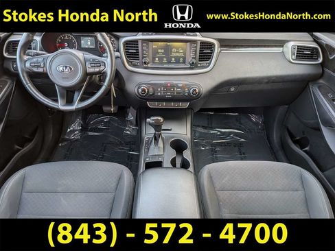 Used 2018 Kia Sorento FWD image 19