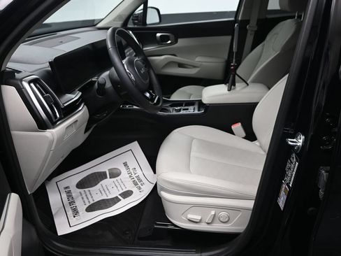 Certified 2025 Kia Sorento S AWD/4WD image 11