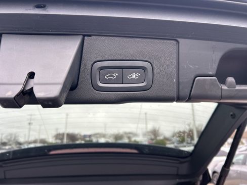 Used 2022 Volvo XC60 B5 Inscription w/ Advanced Package image 16