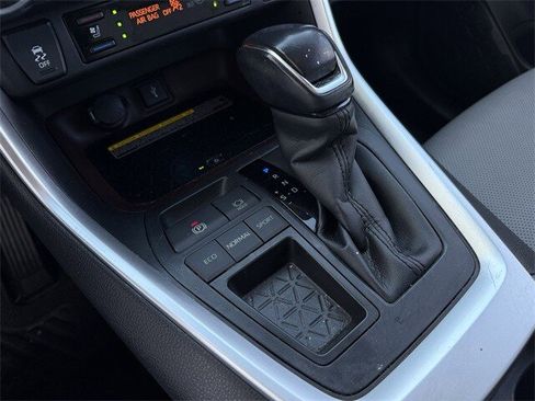 Used 2020 Toyota RAV4 Limited image 18