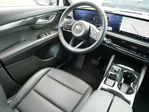 Used 2025 Buick Envision Preferred AWD/4WD image 9