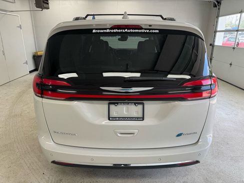 Used 2021 Chrysler Pacifica Touring-L FWD image 5