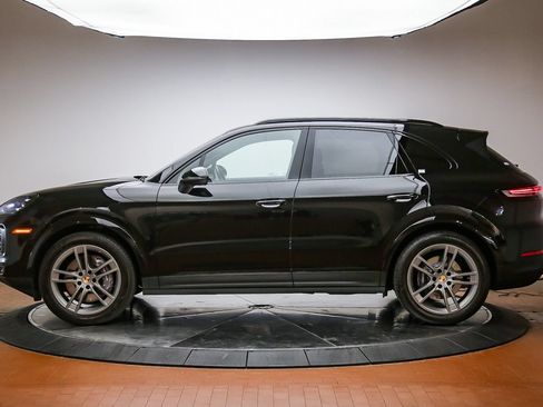 Used 2024 Porsche Cayenne AWD/4WD image 2