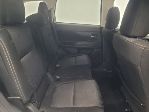 Used 2016 Mitsubishi Outlander SE AWD/4WD image 19