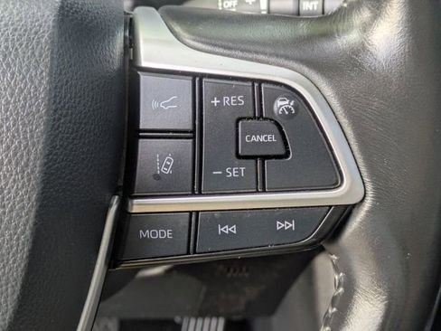 Used 2022 Toyota Highlander XLE image 20