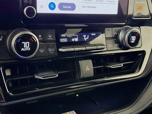 Used 2024 Toyota Highlander XSE image 16