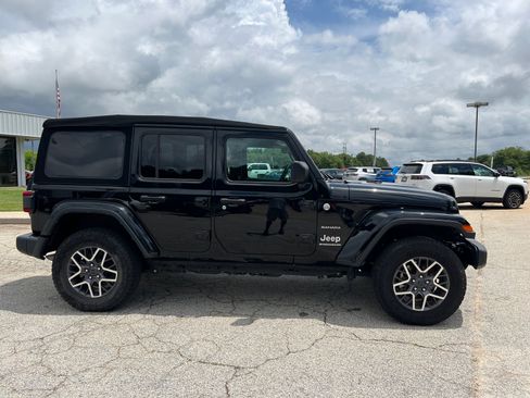 Used 2024 Jeep Wrangler Unlimited Sahara AWD/4WD image 4