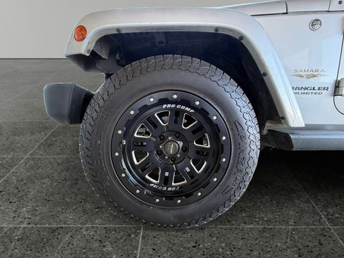 Used 2008 Jeep Wrangler Unlimited Sahara w/ Dual Top Group AWD/4WD image 20