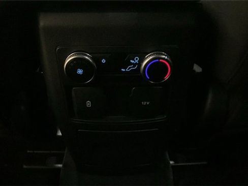 Used 2022 Ford Explorer XLT image 25