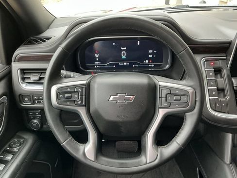 Used 2023 Chevrolet Suburban Z71 w/ Luxury Package AWD/4WD image 12