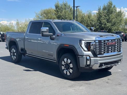 Used 2025 GMC Sierra 3500 Denali w/ Technology Package AWD/4WD image 9