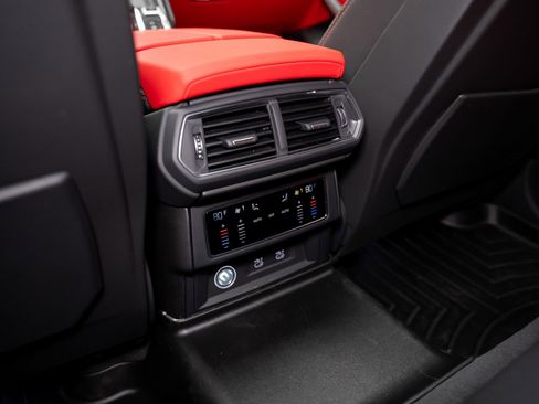 Used 2022 Lamborghini Urus image 46