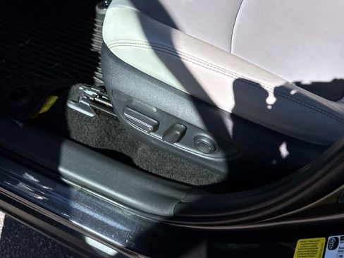 Used 2024 Toyota RAV4 XLE Premium image 20