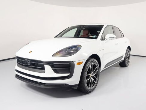 Certified 2026 Porsche Macan AWD/4WD image 7