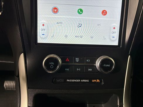 Used 2024 Ford Edge SEL image 17