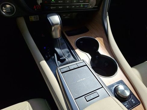 Used 2021 Lexus RX 350L 350L w/ Premium Package image 16