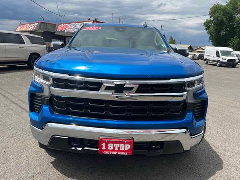 Used 2022 Chevrolet Silverado 1500 LT AWD/4WD image 2