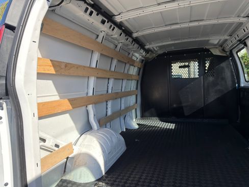 Used 2024 GMC Savana 2500 w/ Driver Convenience Package image 19