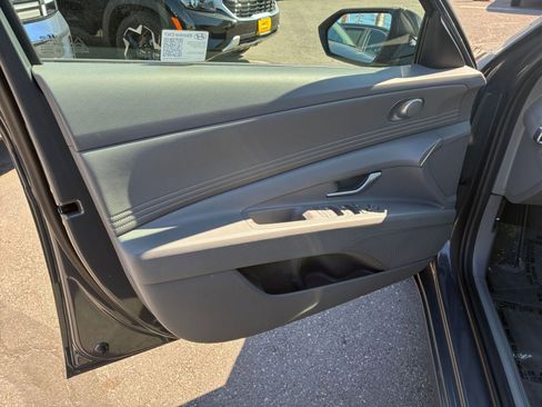 Used 2025 Hyundai Elantra SEL FWD image 18