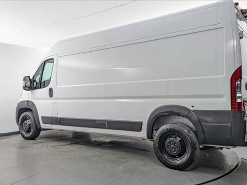 Used 2023 RAM ProMaster 2500 w/ Convenience Group FWD image 4