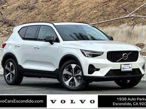 New 2026 Volvo XC40 B5 Plus image 1