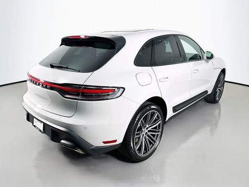 Certified 2025 Porsche Macan image 9