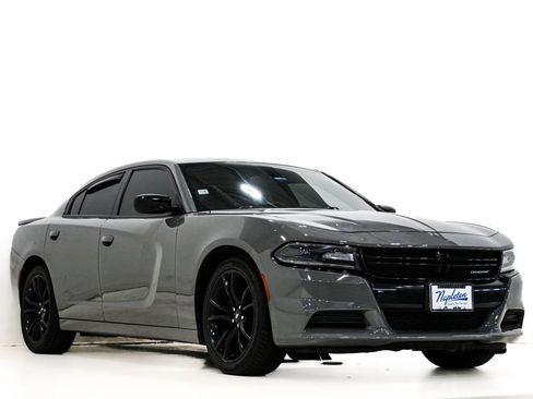 Used 2018 Dodge Charger SXT w/ Blacktop Package RWD image 1