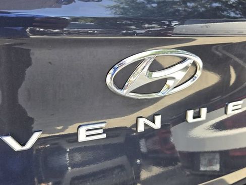 Used 2023 Hyundai Venue Limited w/ Cargo Package FWD image 10