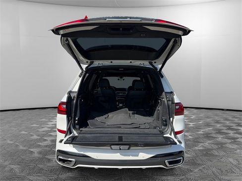 Used 2022 BMW X7 xDrive40i w/ M Sport Package image 9