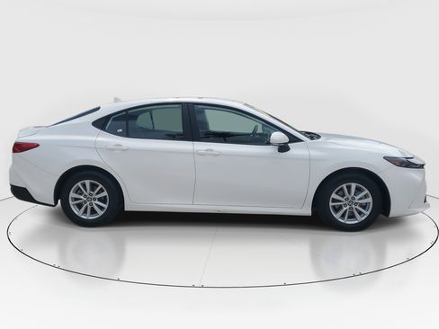 Used 2025 Toyota Camry LE FWD image 2