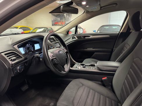 Used 2018 Ford Fusion SE FWD image 17
