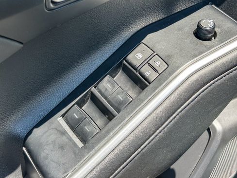 Used 2024 Toyota Highlander XLE FWD image 25