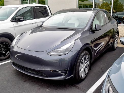 Used 2023 Tesla Model Y Long Range AWD/4WD image 12