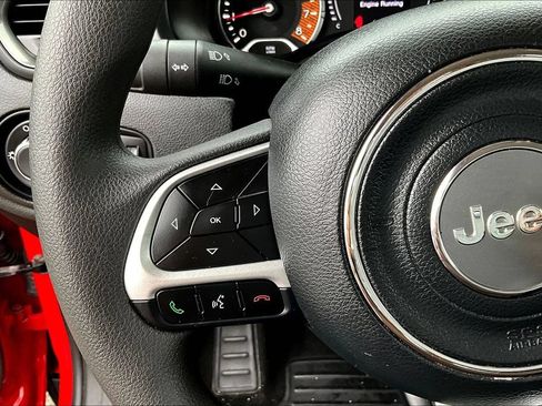 Used 2023 Jeep Renegade Latitude AWD/4WD image 12