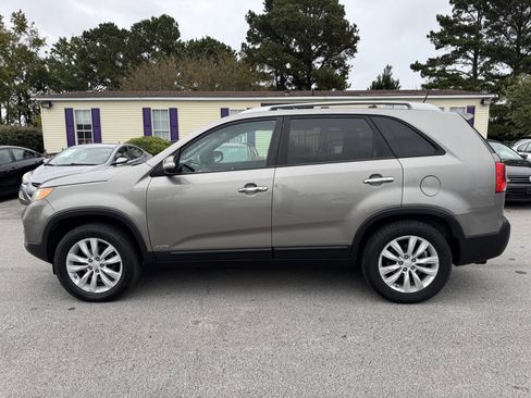 Used 2011 Kia Sorento EX image 10
