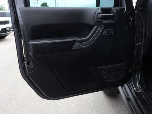 Used 2018 Jeep Wrangler Sport AWD/4WD image 32