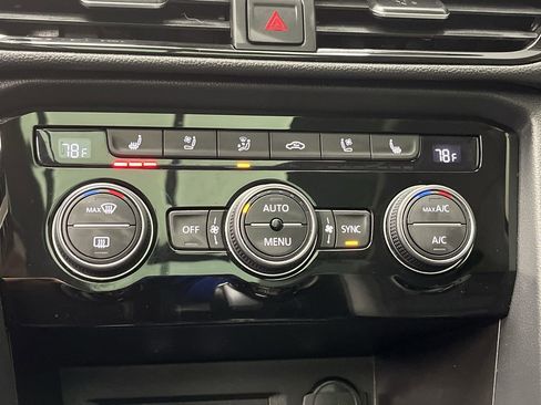 Used 2022 Volkswagen Taos SEL image 23