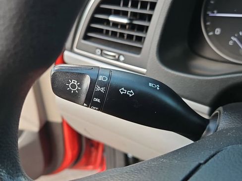 Used 2017 Hyundai Elantra SE FWD image 22
