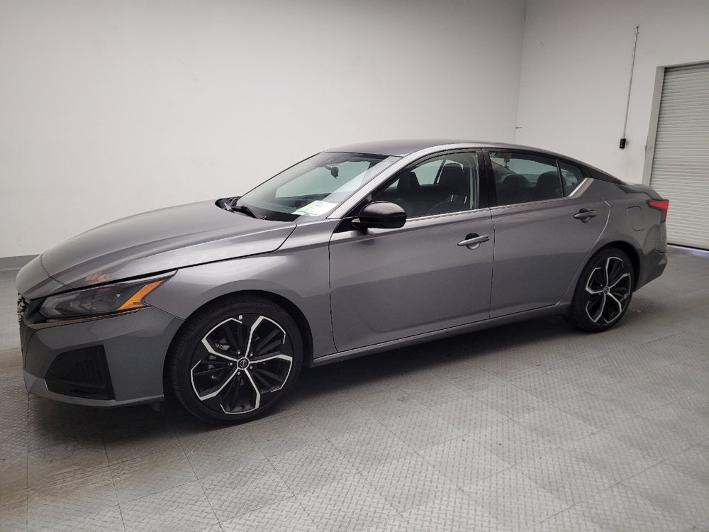 Used 2024 Nissan Altima 2.5 SR FWD image 2