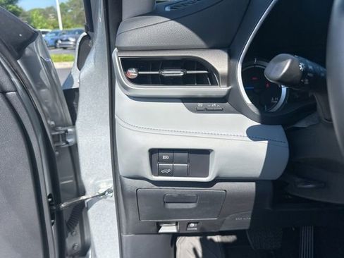 Used 2024 Toyota Highlander XLE FWD image 30